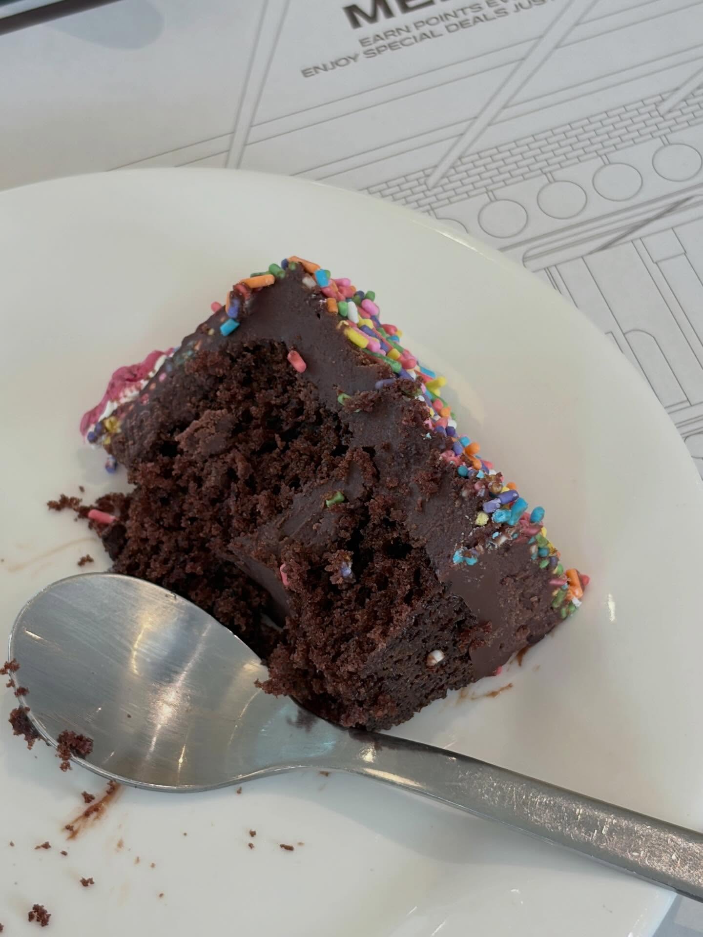 มิ้น - มิณฑิตา วัฒนกุล