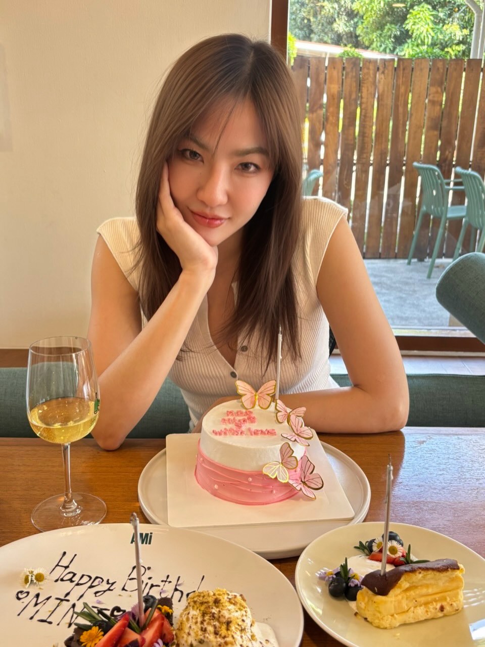 มิ้น - มิณฑิตา วัฒนกุล