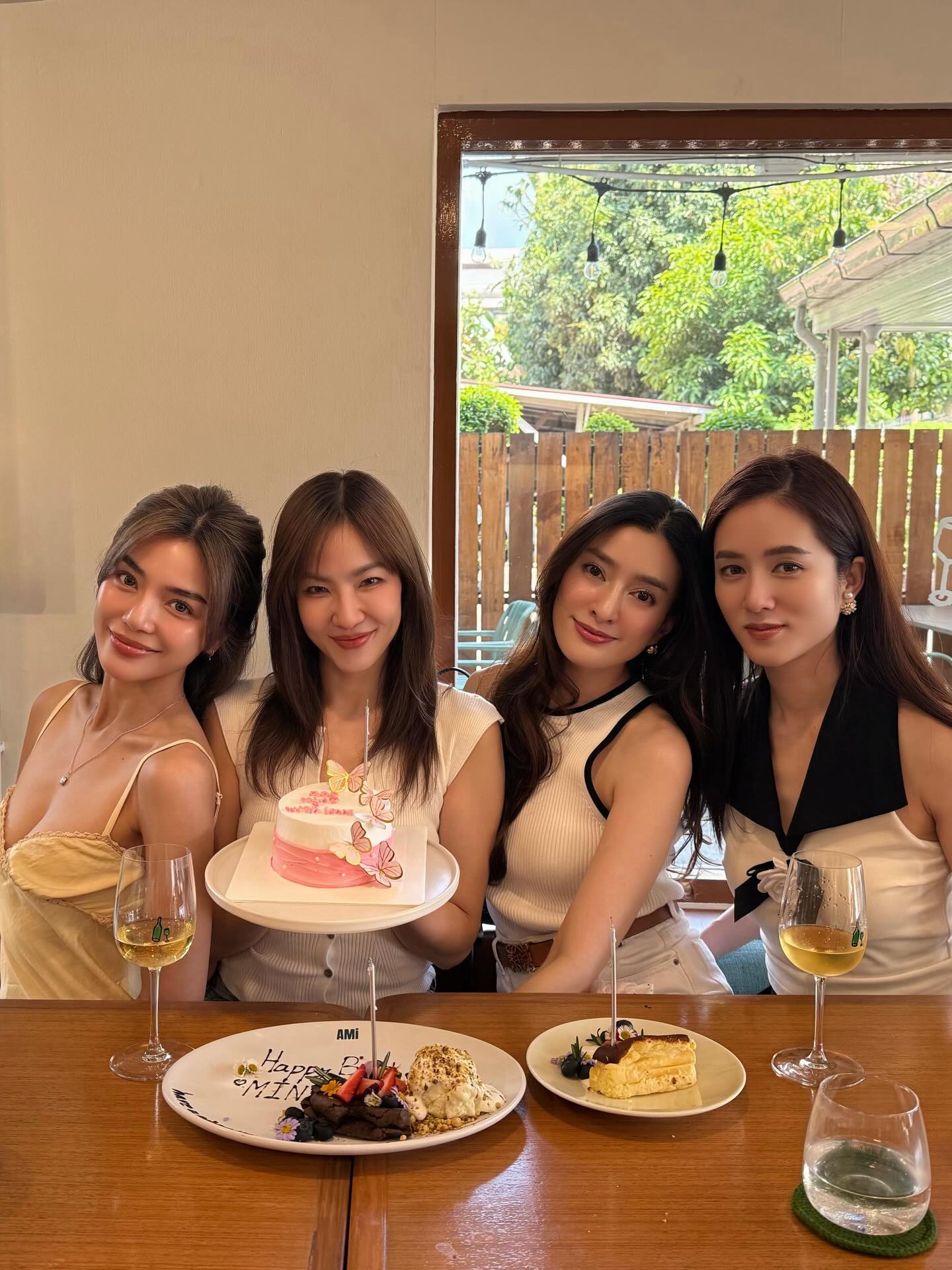 มิ้น - มิณฑิตา วัฒนกุล