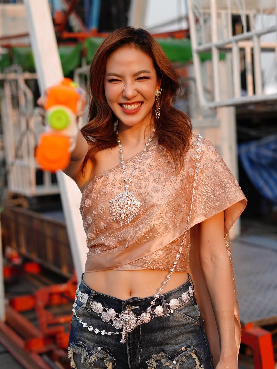 มิ้น - มิณฑิตา วัฒนกุล