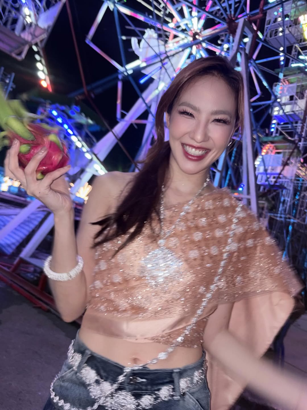 มิ้น - มิณฑิตา วัฒนกุล