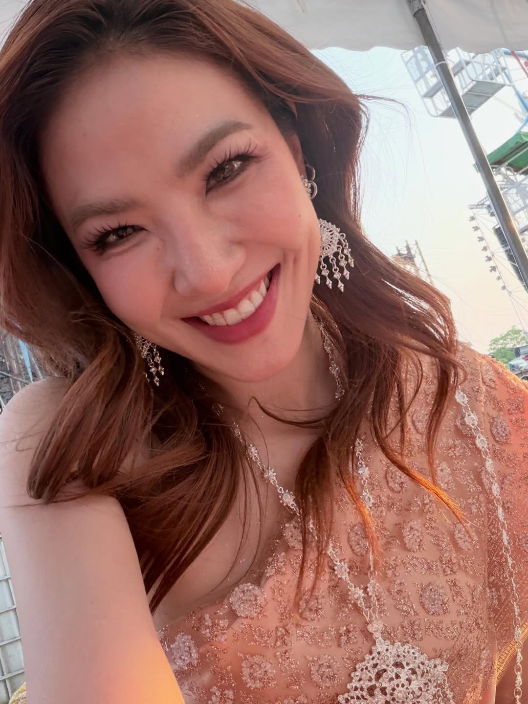 มิ้น - มิณฑิตา วัฒนกุล