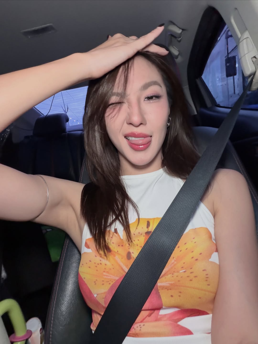 มิ้น - มิณฑิตา วัฒนกุล