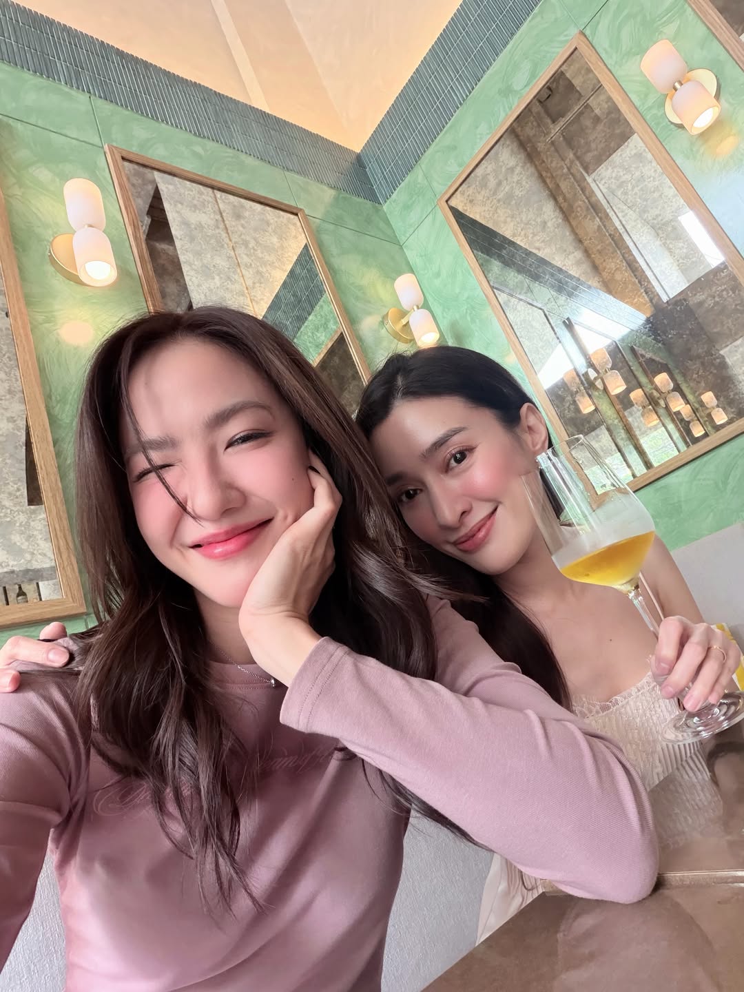 มิ้น - มิณฑิตา วัฒนกุล