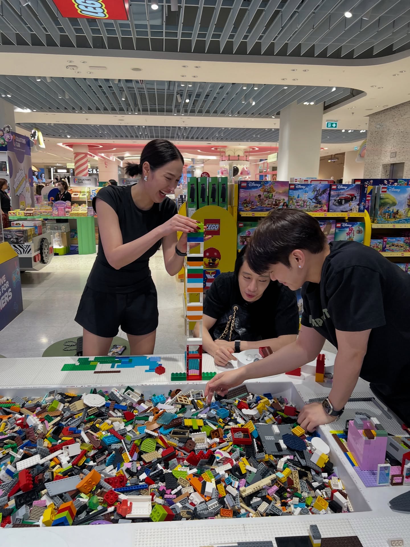 เจมส์ มาร์