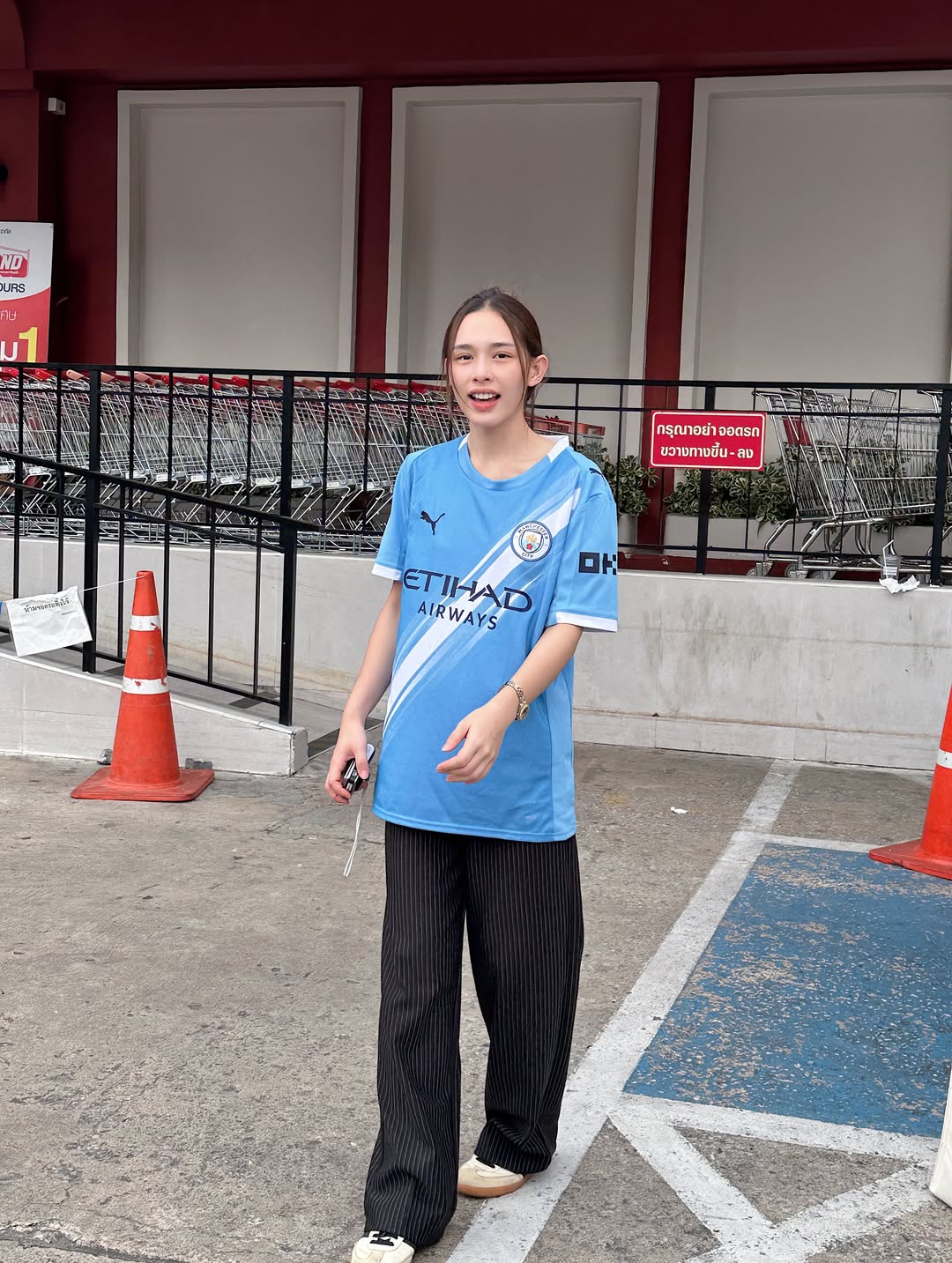 น้ำฟ้า - ธัญญภัสร์ ภัทรธีรชัยเจริญ