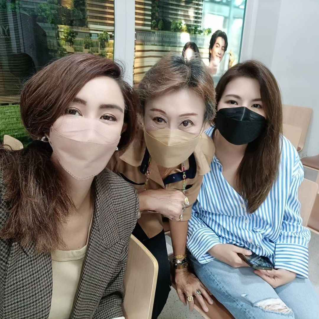 นิกกี้ - นิโคล เทริโอ