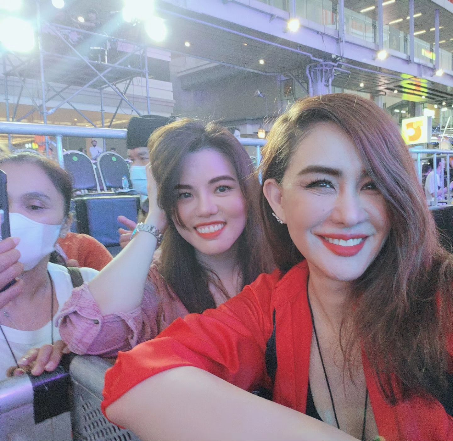 นิกกี้ - นิโคล เทริโอ