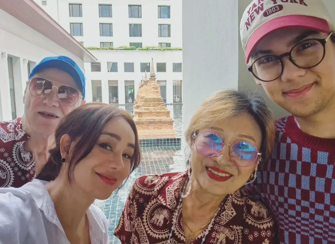 นิกกี้ - นิโคล เทริโอ