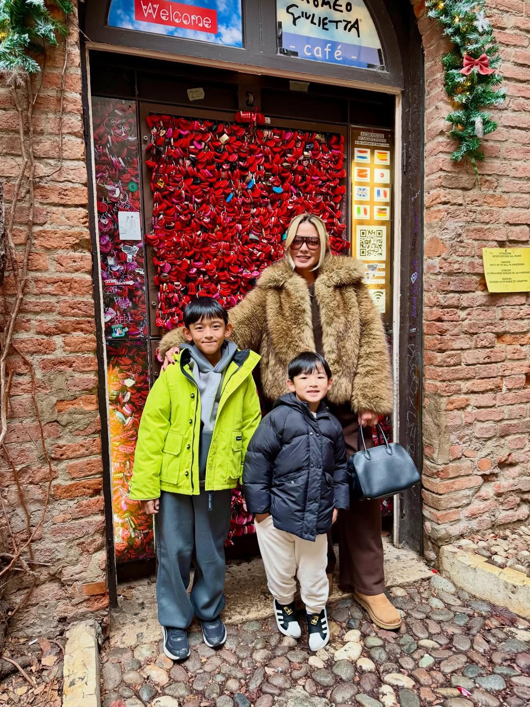 ชาย - ชาตโยดม หิรัญยัษฐิติ