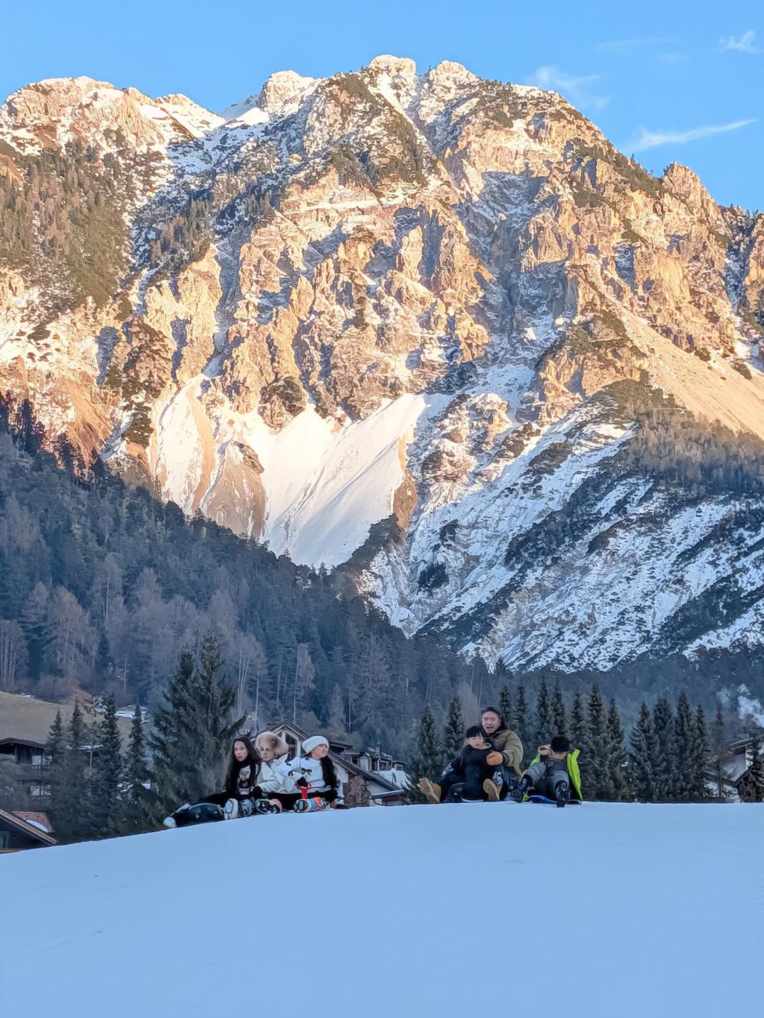 ชาย - ชาตโยดม หิรัญยัษฐิติ