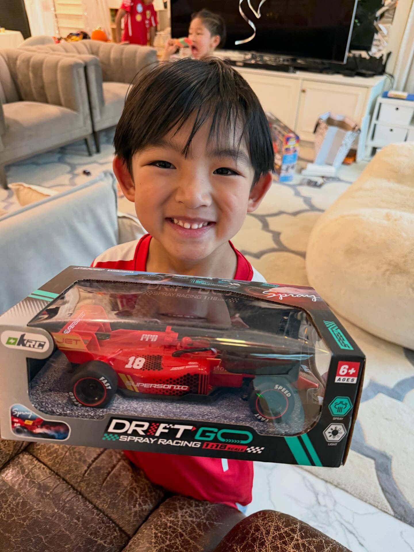 ชาย - ชาตโยดม หิรัญยัษฐิติ