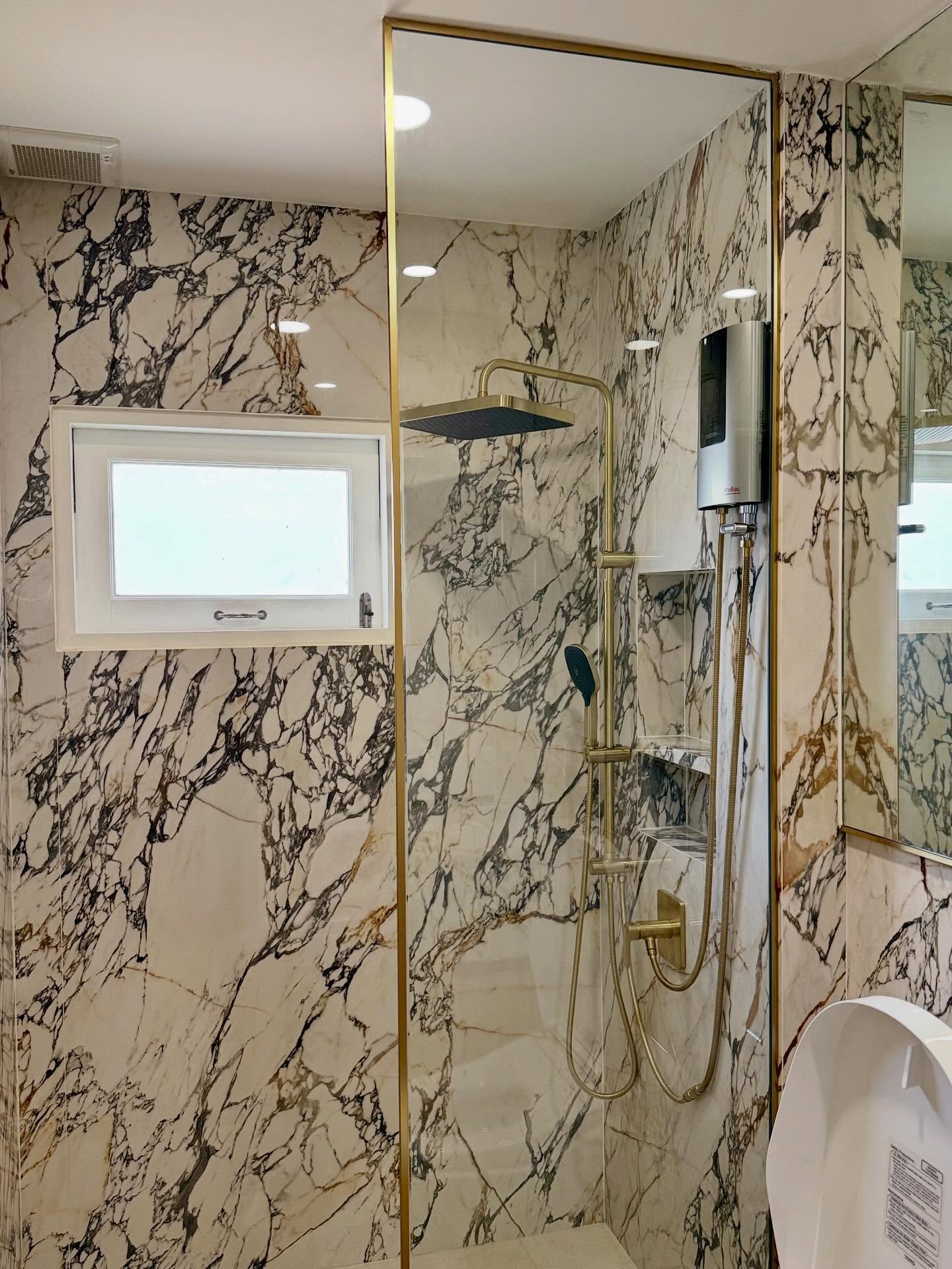 ชาย - ชาตโยดม หิรัญยัษฐิติ