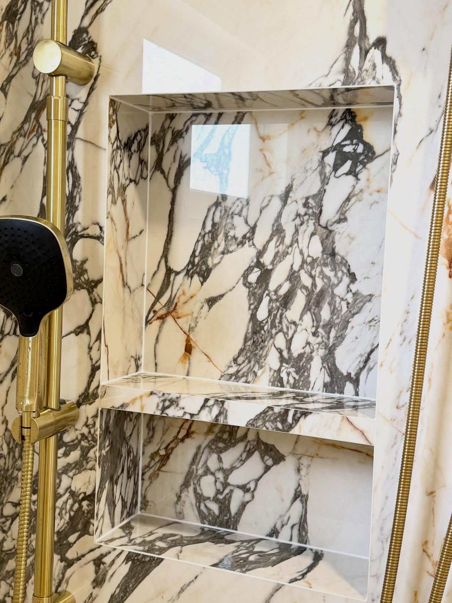 ชาย - ชาตโยดม หิรัญยัษฐิติ