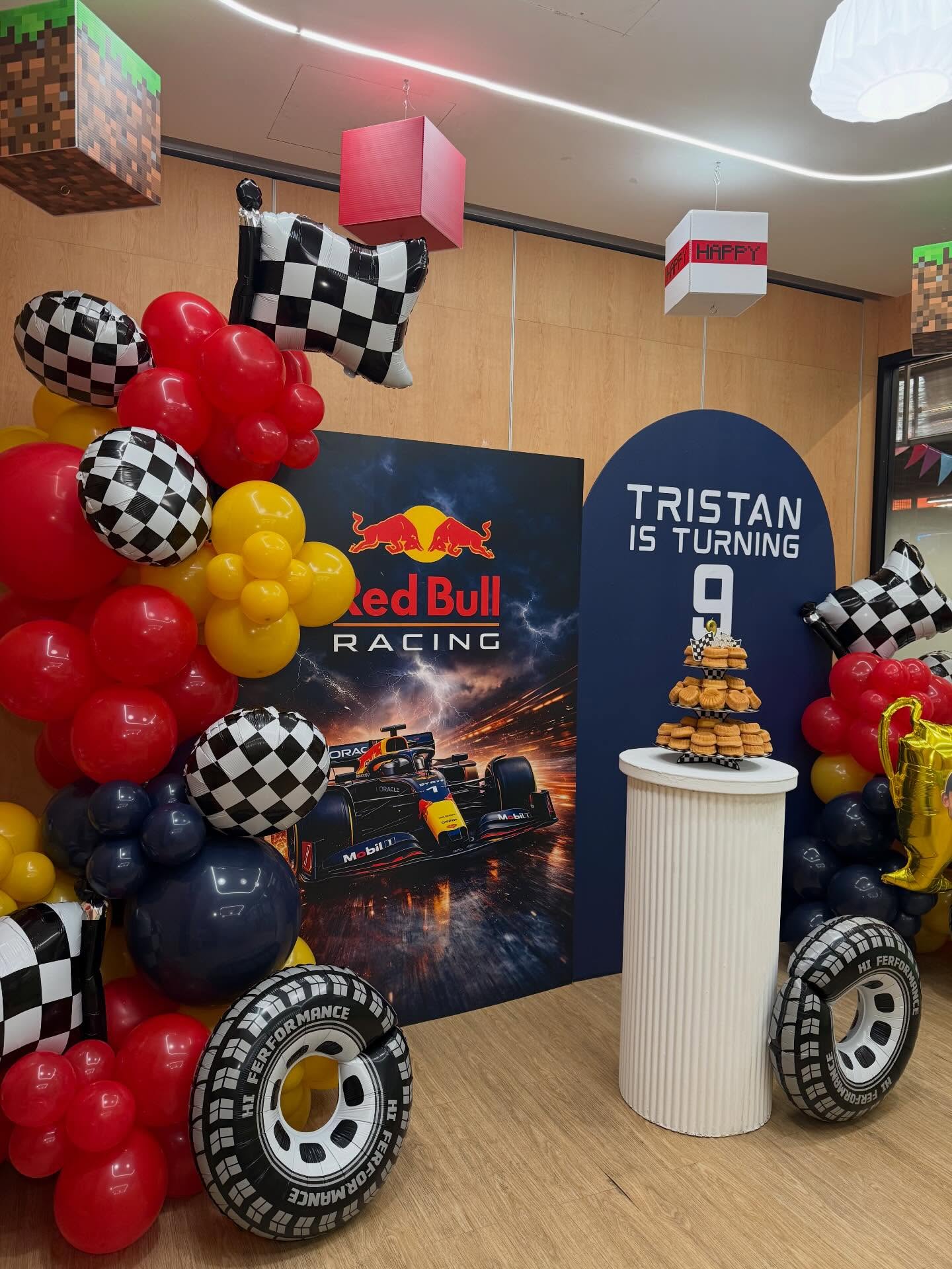 ชาย - ชาตโยดม หิรัญยัษฐิติ