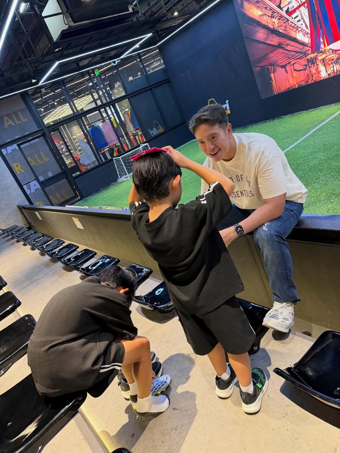 ชาย - ชาตโยดม หิรัญยัษฐิติ