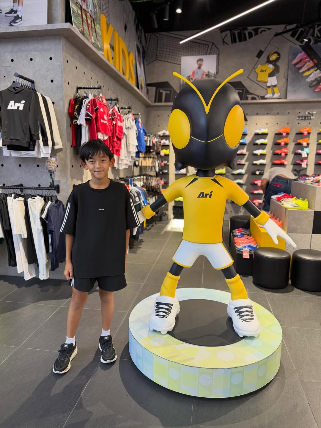 ชาย - ชาตโยดม หิรัญยัษฐิติ