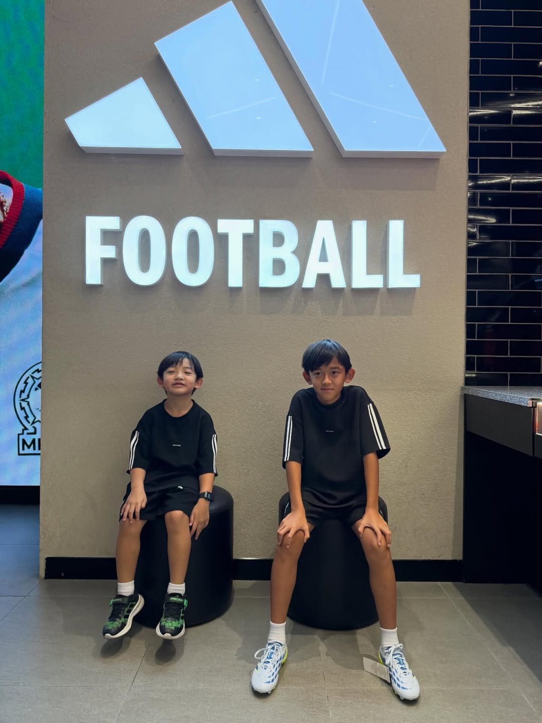 ชาย - ชาตโยดม หิรัญยัษฐิติ