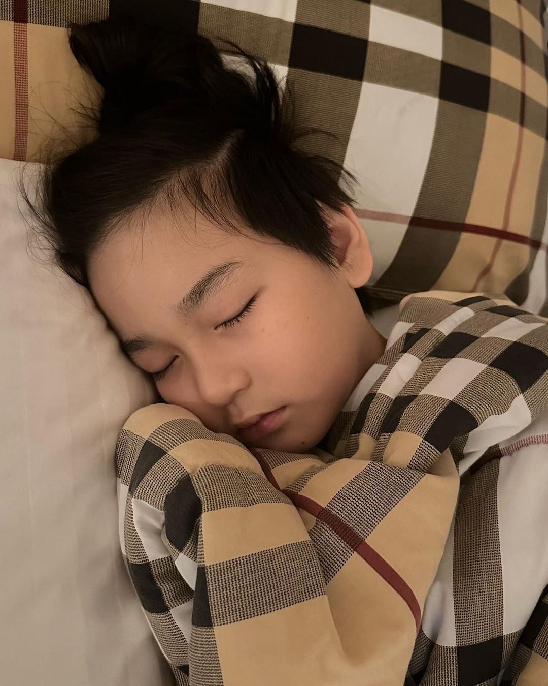 พลอย - ชิดจันทร์ ห่ง