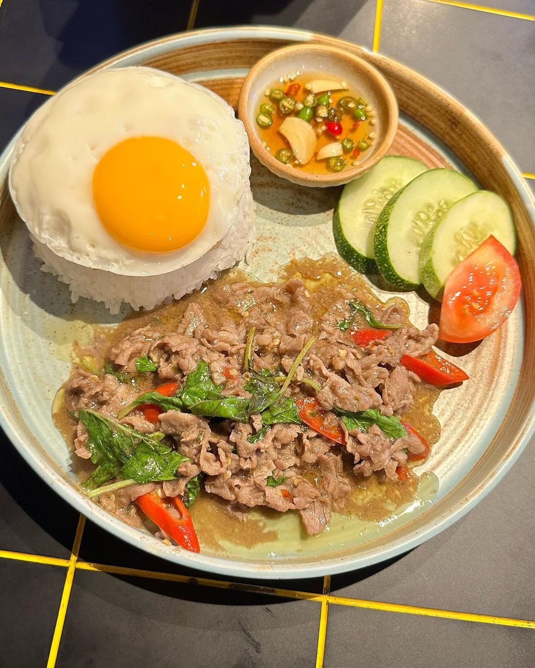 พลอย - ชิดจันทร์ ห่ง