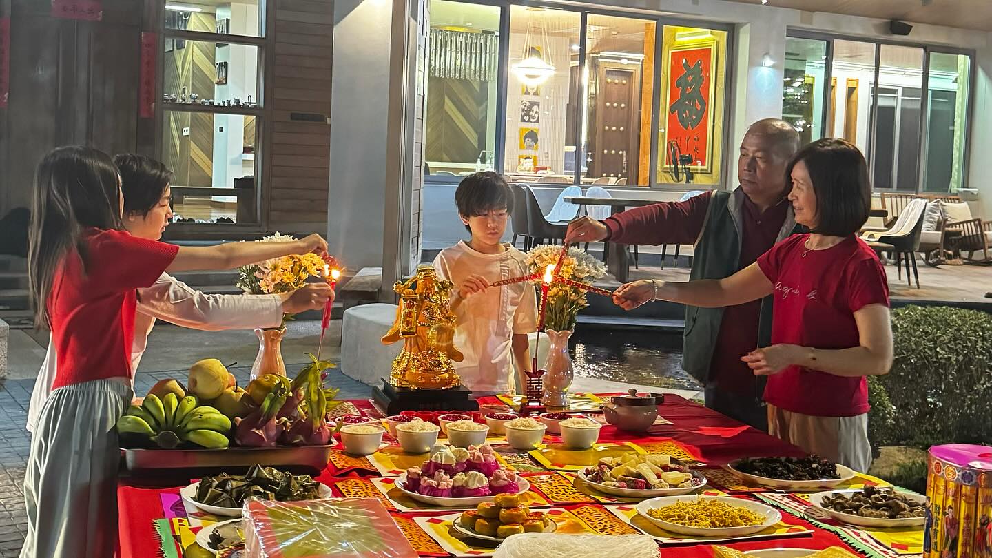 พลอย - ชิดจันทร์ ห่ง