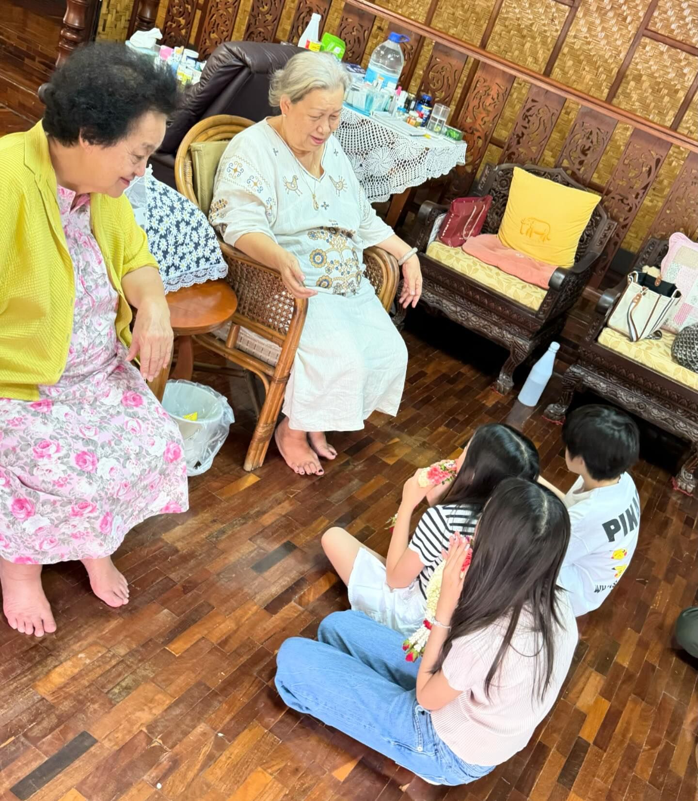 พลอย - ชิดจันทร์ ห่ง