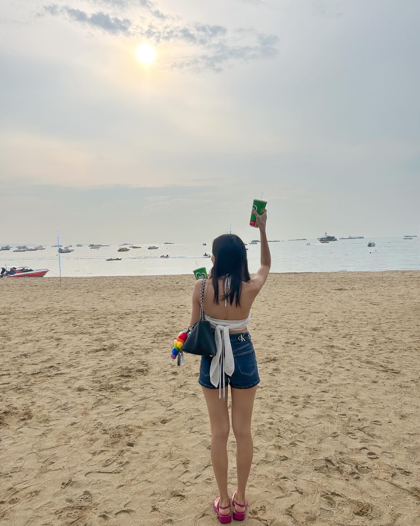 พลอย - ชิดจันทร์ ห่ง