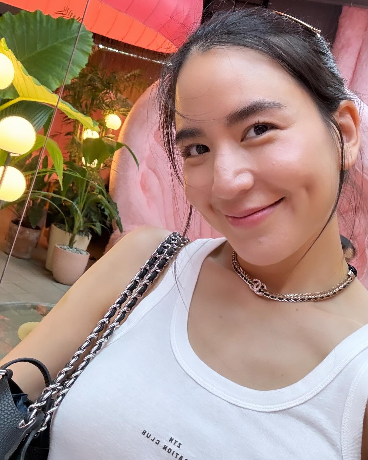 พลอย - ชิดจันทร์ ห่ง