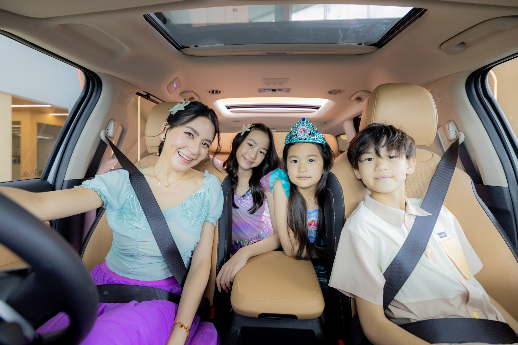 พลอย - ชิดจันทร์ ห่ง