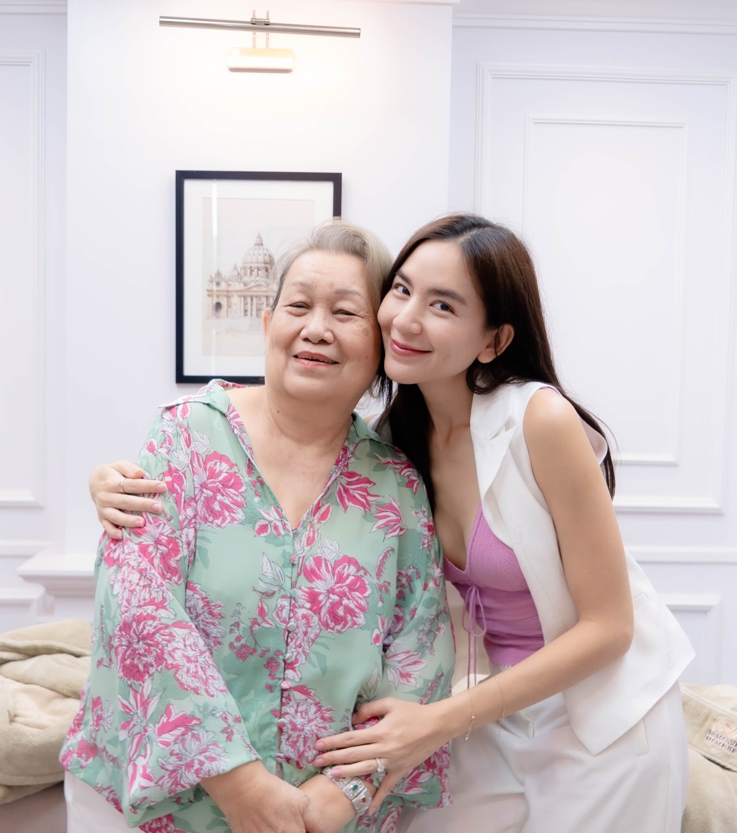 พลอย - ชิดจันทร์ ห่ง