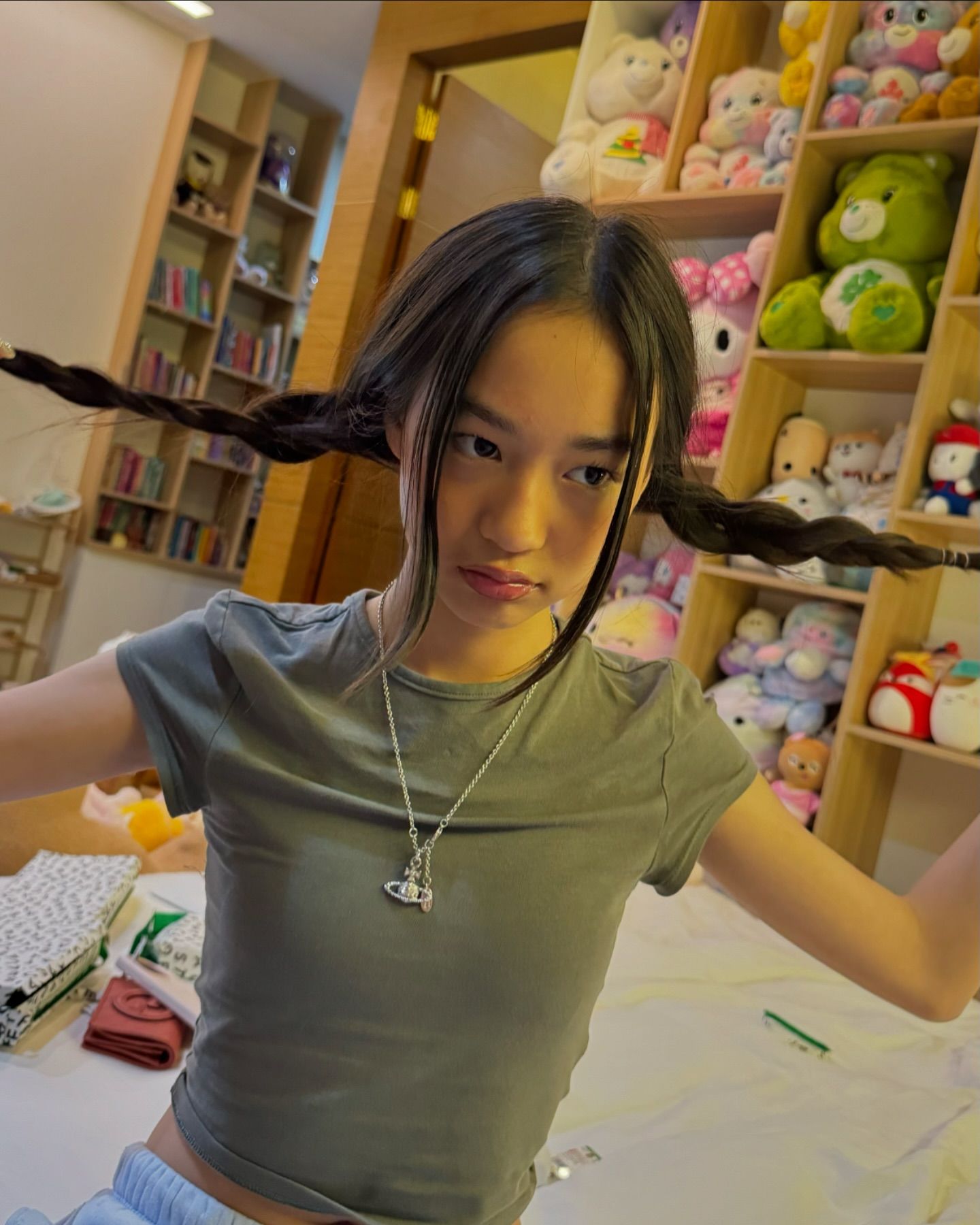 พลอย - ชิดจันทร์ ห่ง