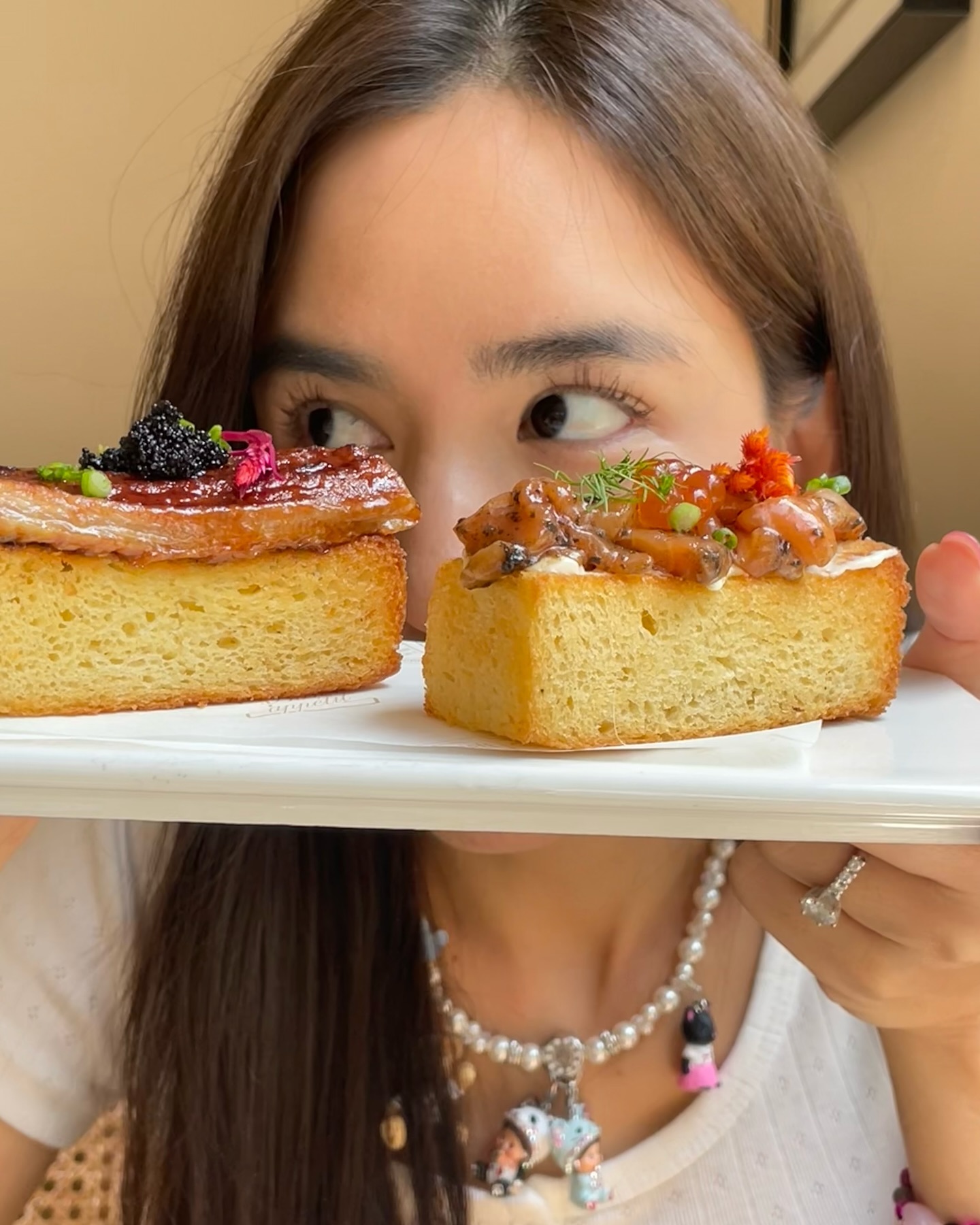พลอย - ชิดจันทร์ ห่ง