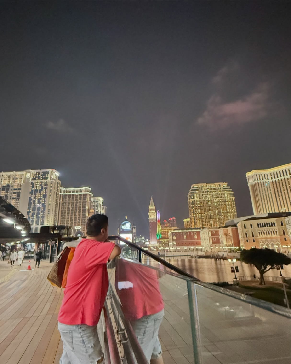 พลอย - ชิดจันทร์ ห่ง