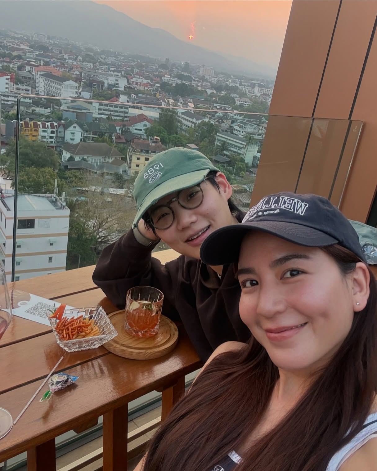พลอย - ชิดจันทร์ ห่ง
