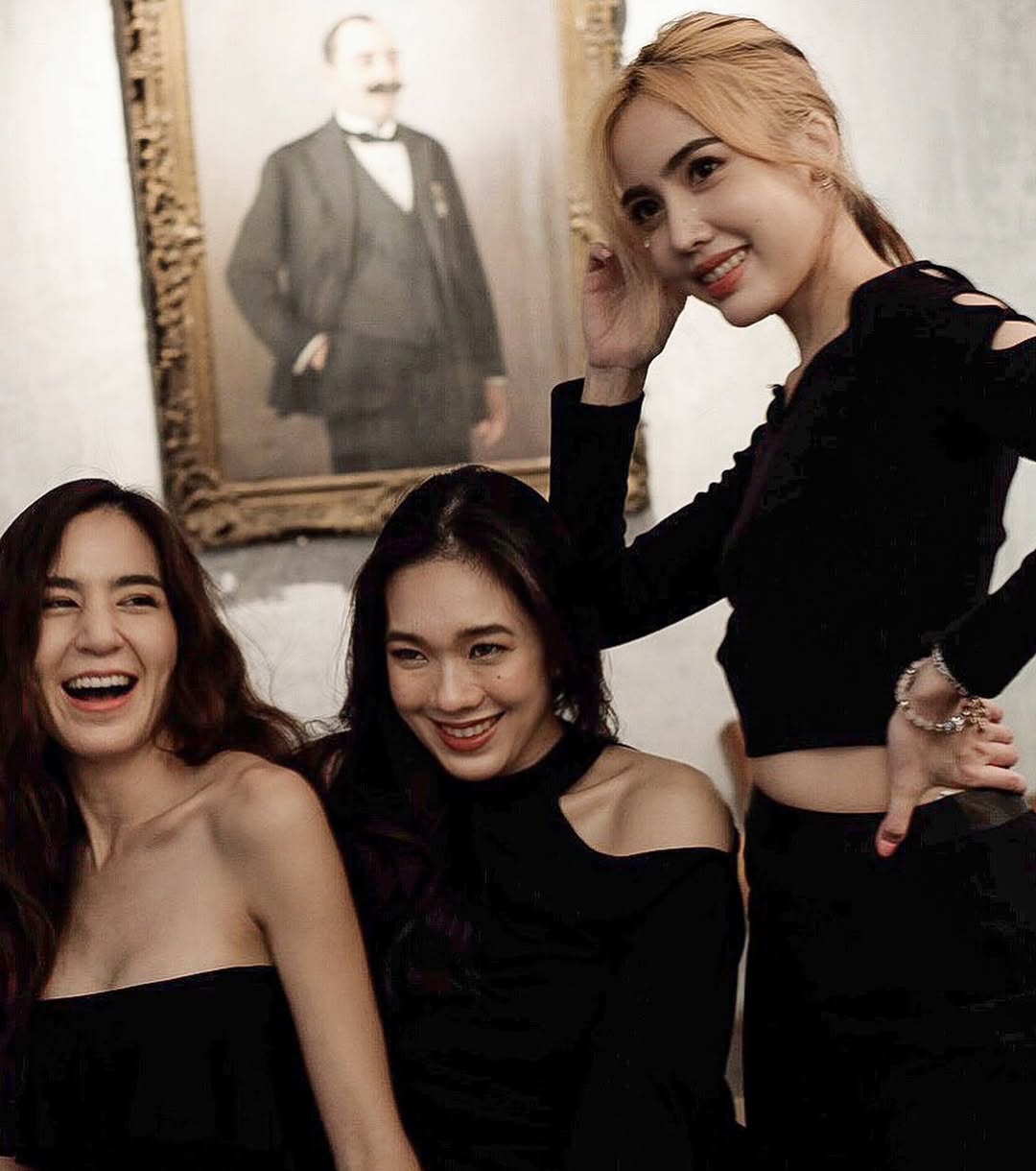 พลอย - ชิดจันทร์ ห่ง