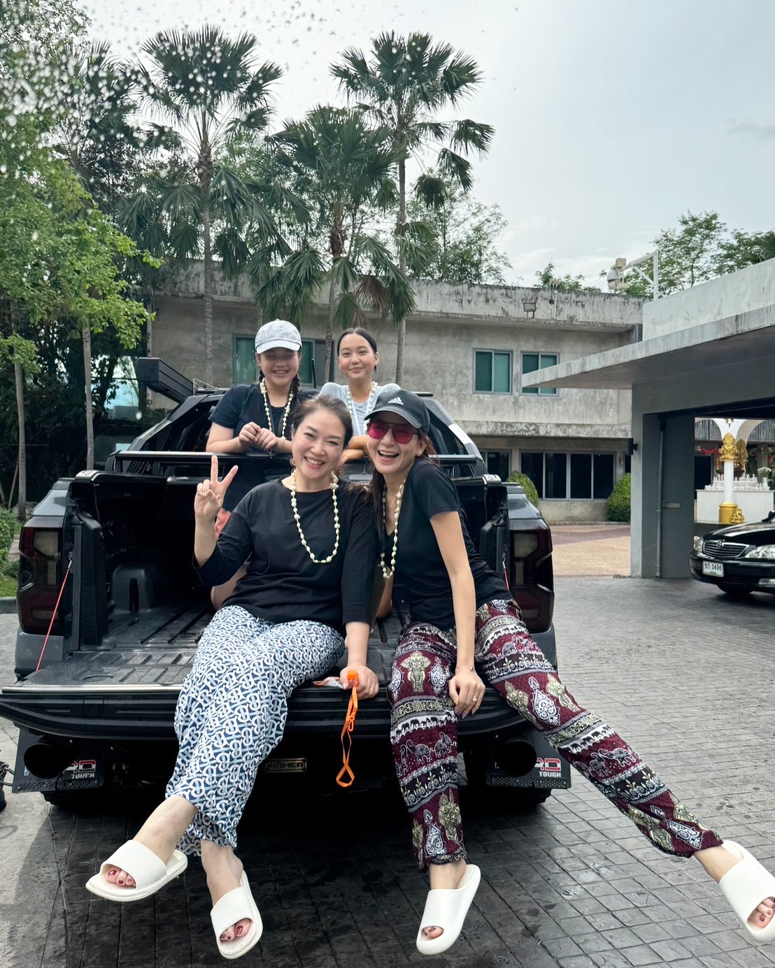 พลอย - ชิดจันทร์ ห่ง