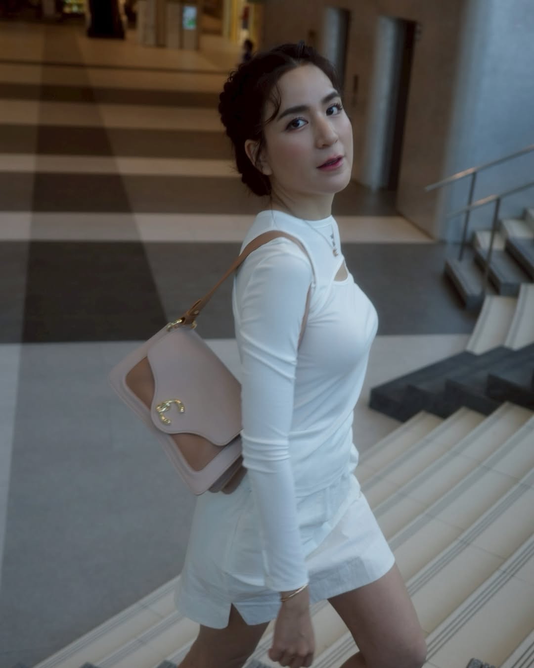 พลอย - ชิดจันทร์ ห่ง
