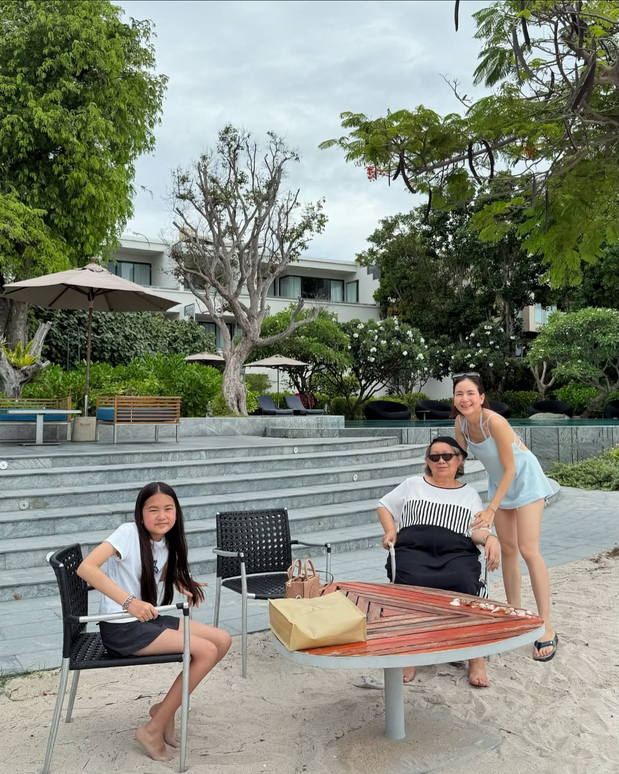 พลอย - ชิดจันทร์ ห่ง