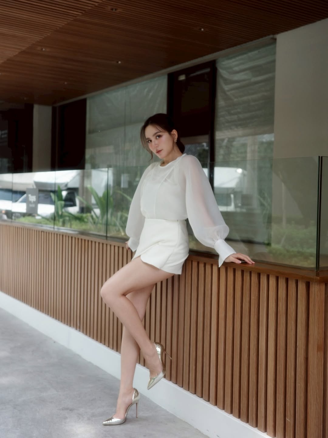 พลอย - ชิดจันทร์ ห่ง