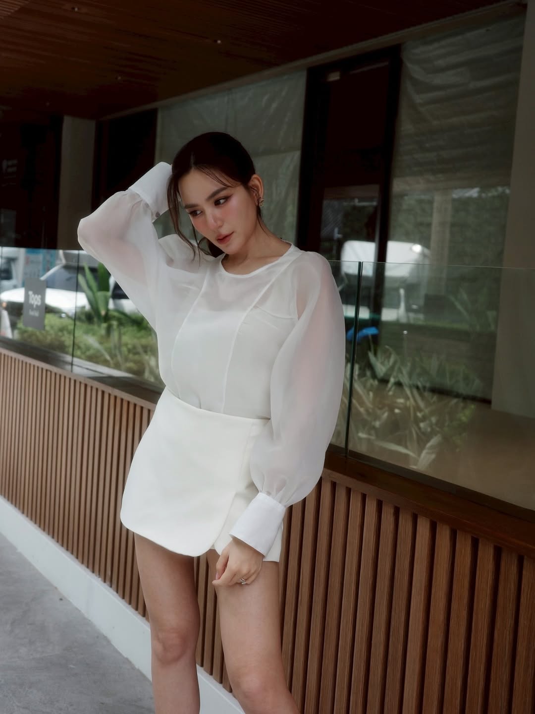 พลอย - ชิดจันทร์ ห่ง