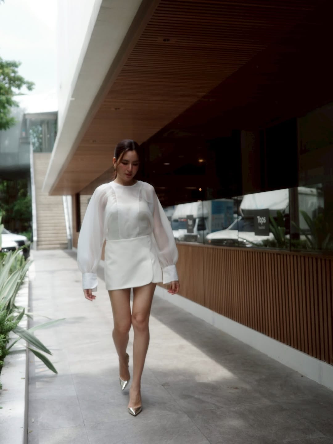 พลอย - ชิดจันทร์ ห่ง