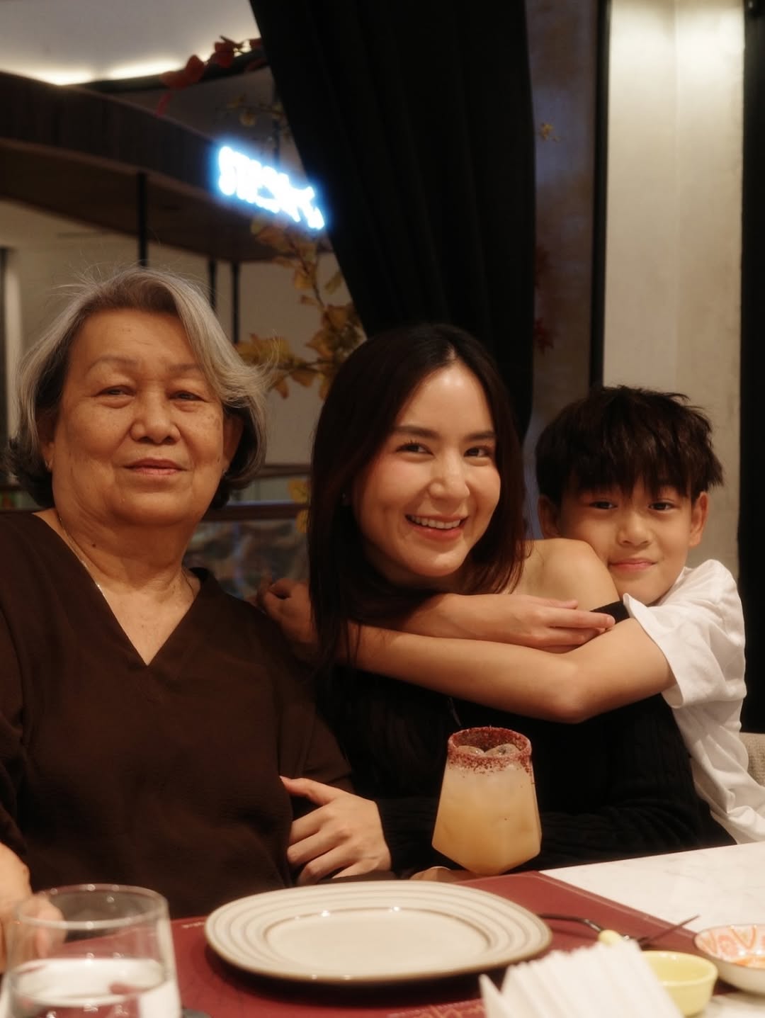 พลอย - ชิดจันทร์ ห่ง