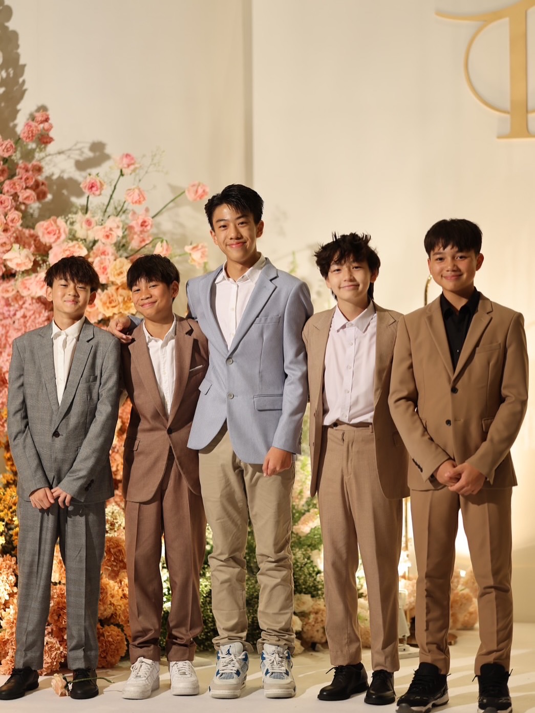 พลอย - ชิดจันทร์ ห่ง
