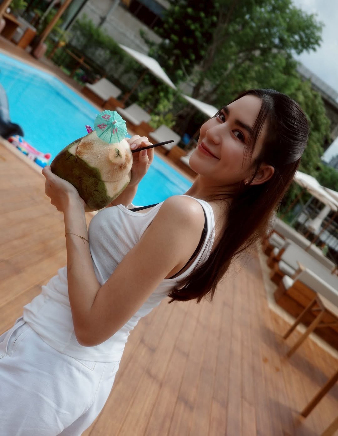 พลอย - ชิดจันทร์ ห่ง