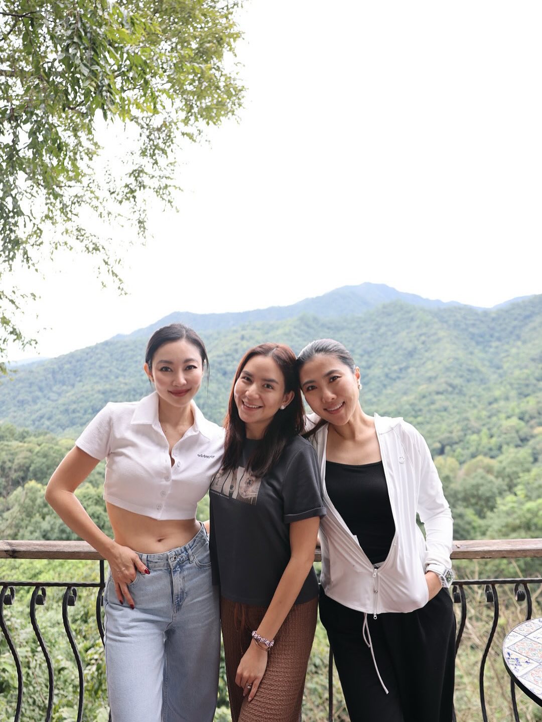 พลอย - ชิดจันทร์ ห่ง