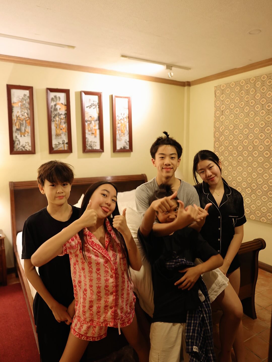 พลอย - ชิดจันทร์ ห่ง