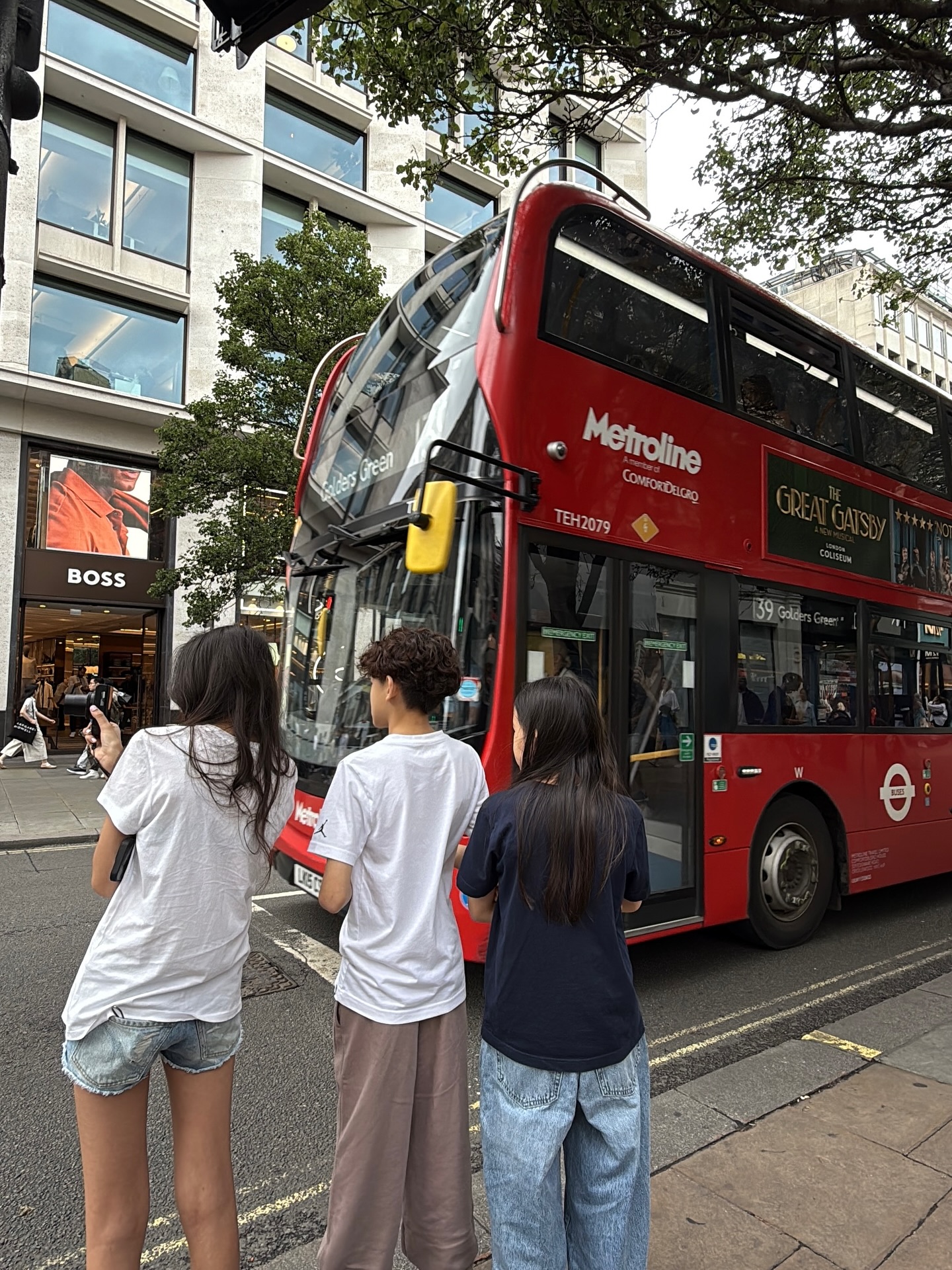 พลอย - ชิดจันทร์ ห่ง