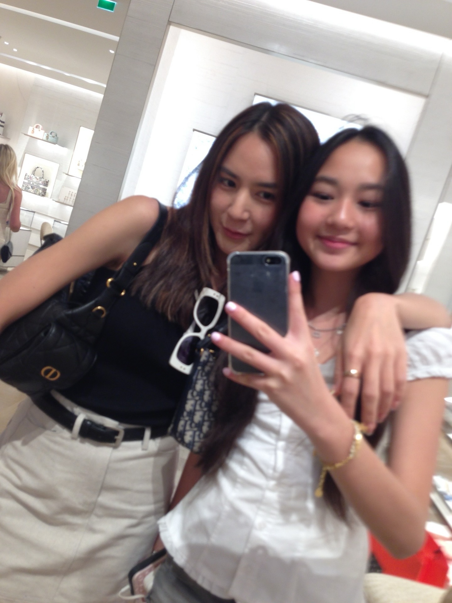 พลอย - ชิดจันทร์ ห่ง