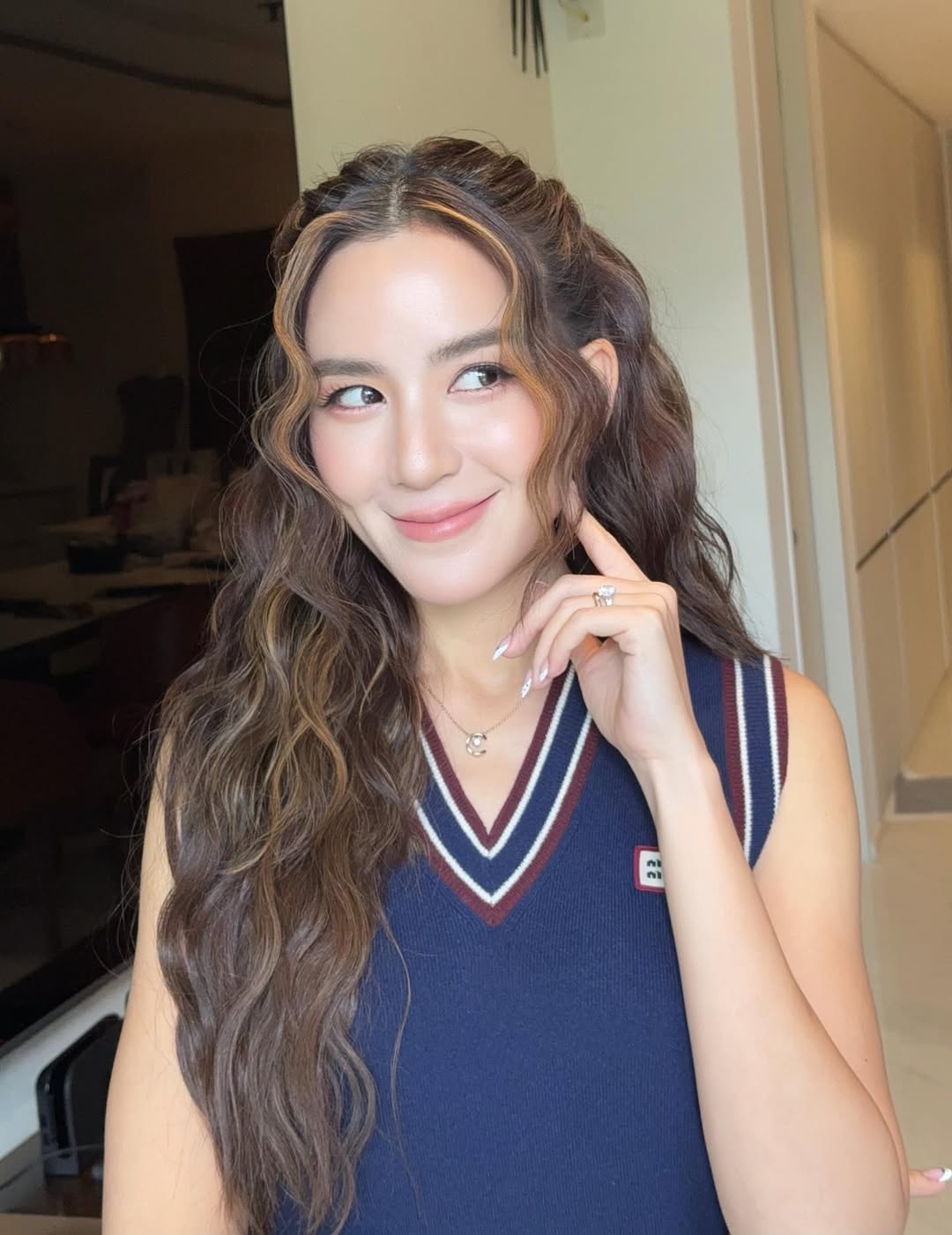 พลอย - ชิดจันทร์ ห่ง