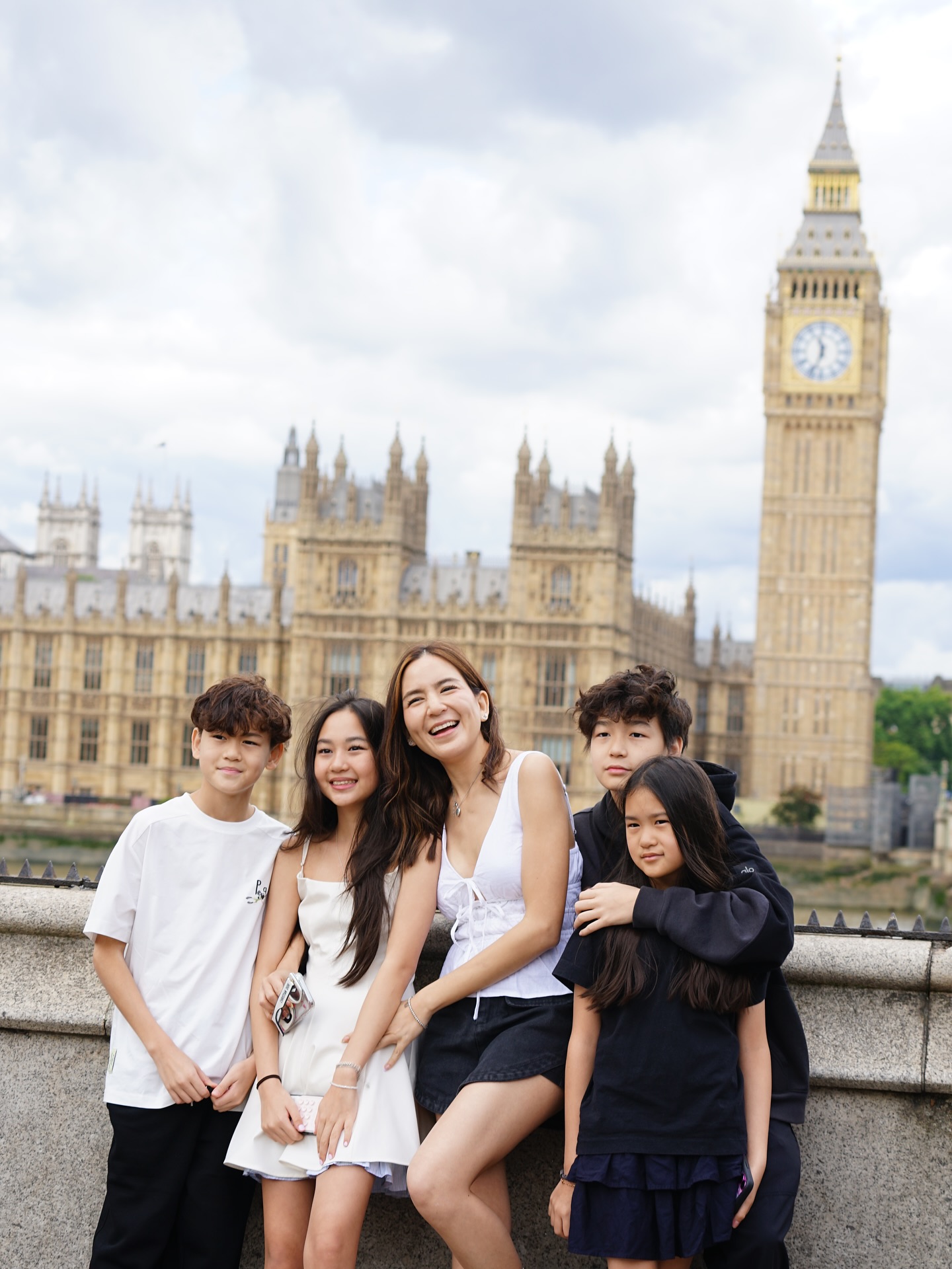 พลอย - ชิดจันทร์ ห่ง